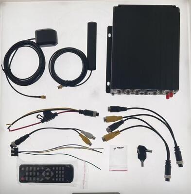 Kit di telecamere per il monitoraggio del conducente con MDVR per veicoli commerciali Sistema di telecamere in cabina e rivolto in avanti per la sicurezza della flotta